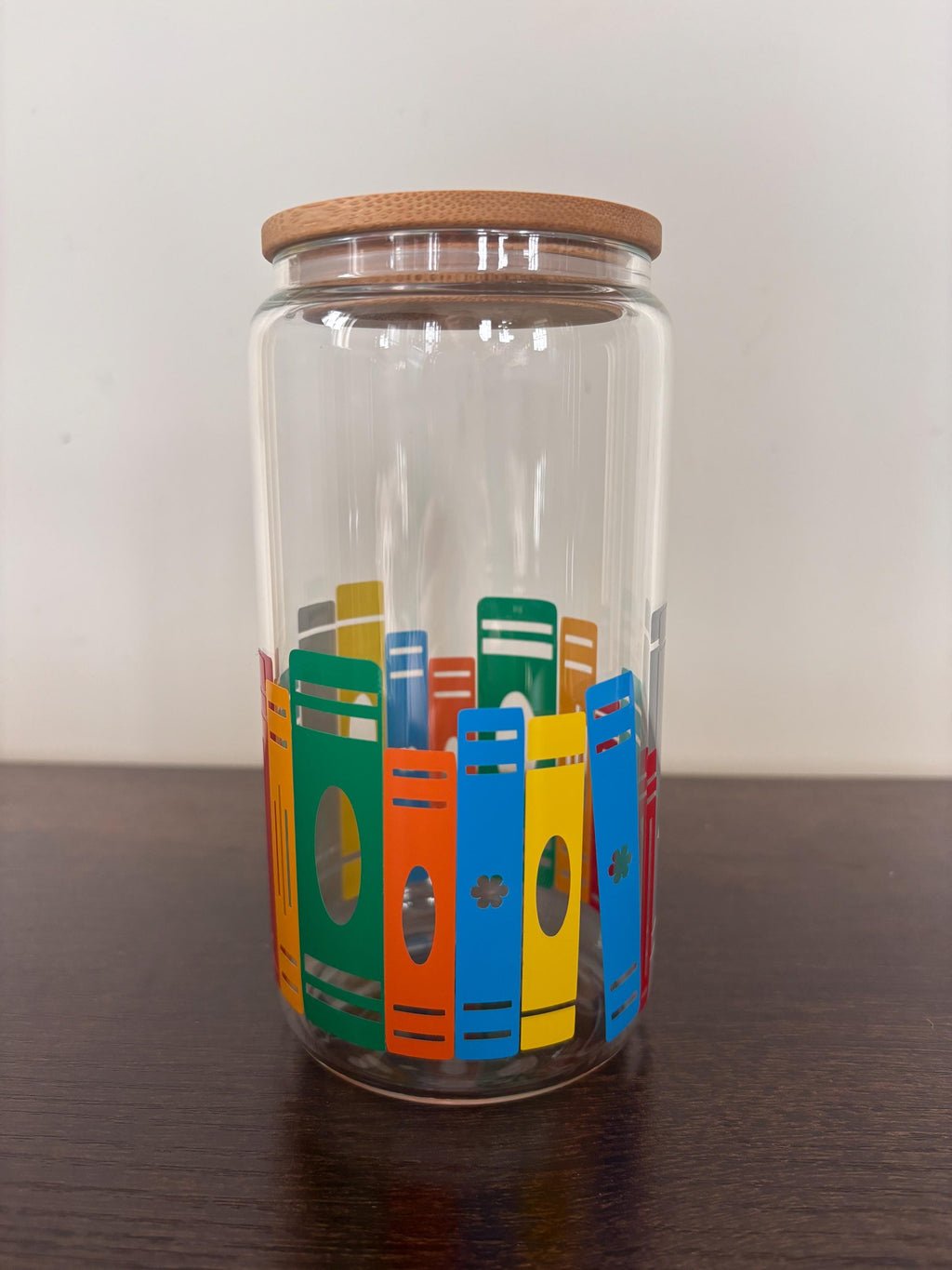 Book Stack 16oz Glass or Plastic Tumbler with Lid and Straw – Bookshelf Design